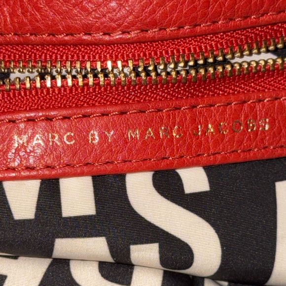 Marc by Marc Jacobs Red Leather Classic Q Hillier Hobo - Picture 13 of 13